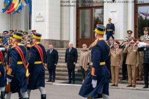 Ceremonia militară de arborare a drapelelor Suediei, României şi NATO la sediul MApN (sursă foto:facebook.com/angel.tilvar.oficial@Laurențiu Turoi)