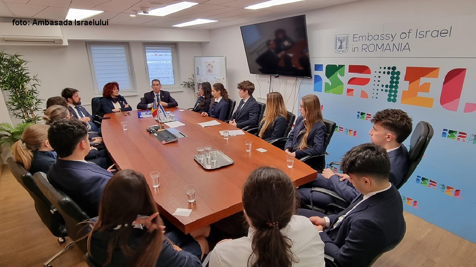 צילום: שגרירות ישראל (פגישה עם צוות הארגון LaudeMUN)