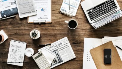 Muncind în România