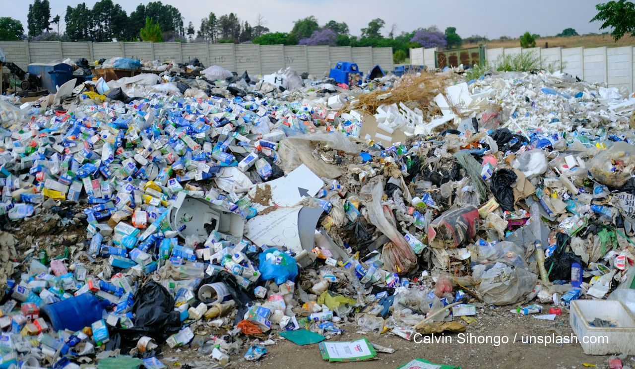 Сміття foto-Calvin-Sihongo-unsplash-com.jpg