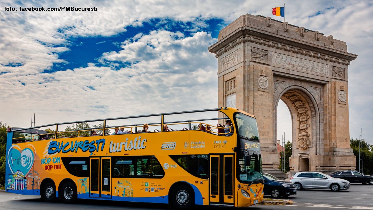 Autobuzele turistice, din nou prin Bucureşti. (sursă foto: facebook.com/PMBucuresti)