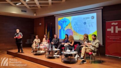 Poetas de habla hispana en una lectura pública organizada en Bucarest