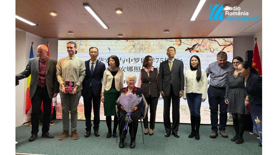 2025年10月31日：萨安娜与中罗留学75周年：萨安娜照片手迹展在布加勒斯特成功开幕